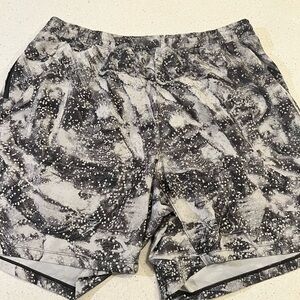 Lulu Lemon Pace Breaker Shorts - XL 7 Inch Inseam